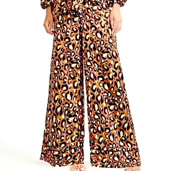 NWT Leopard Print Pants Wide Leg Cuffed - Express Size 4 R - Picture 8 of 8